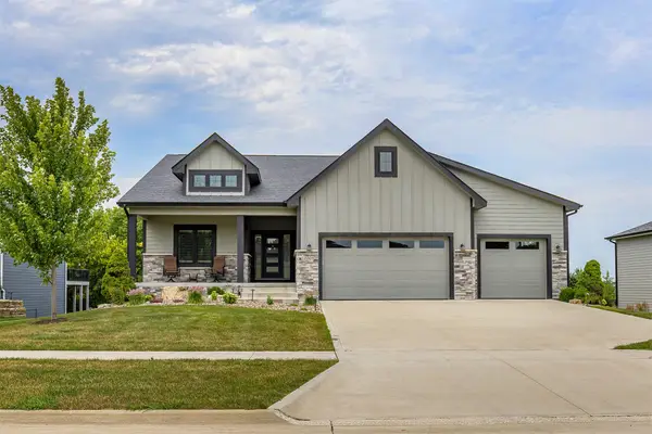 10009 Hidden Valley Drive, Johnston, IA 50131