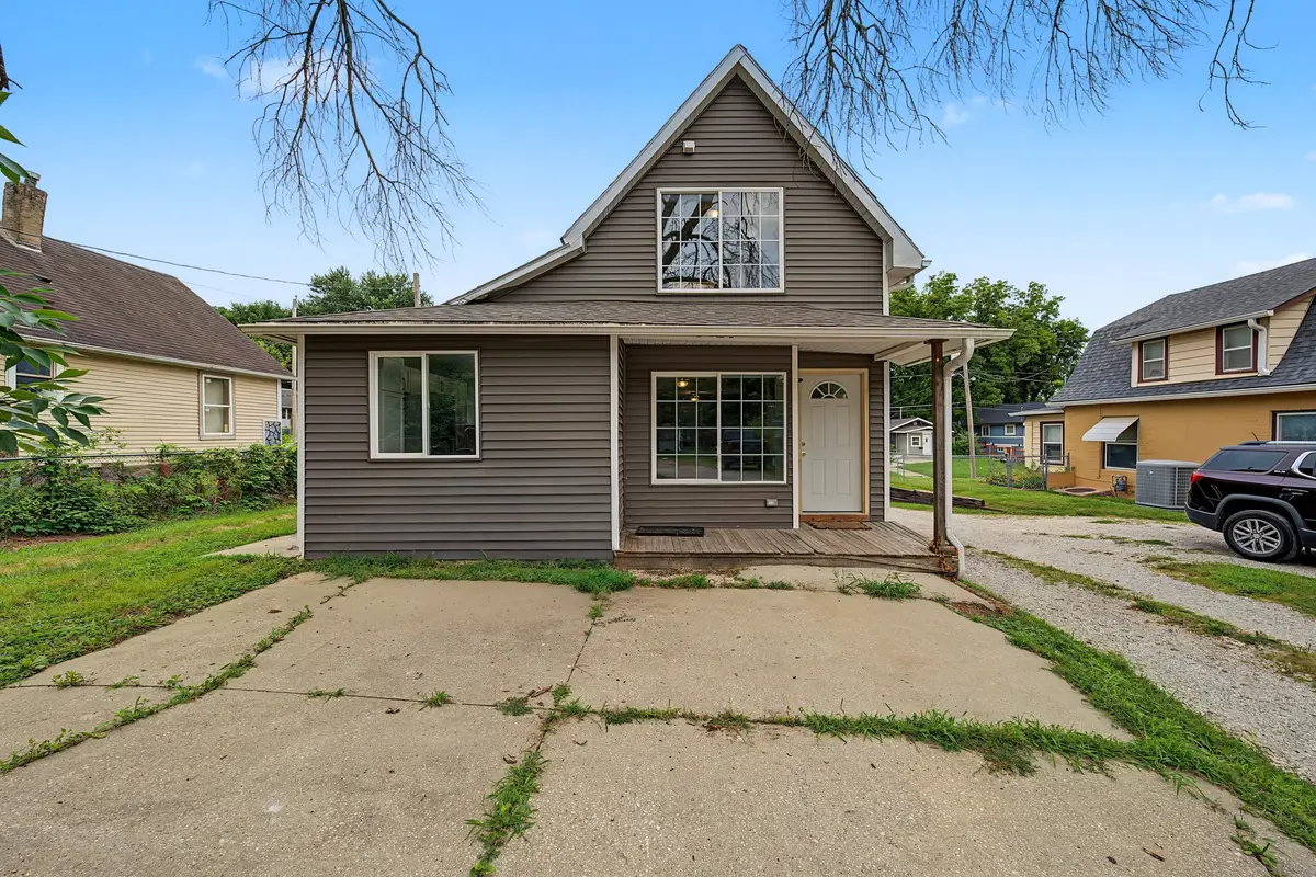 1915 22nd Street, Des Moines, IA 50310 - #1