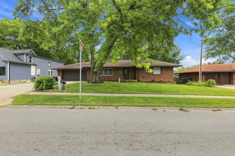 2921 Easton Boulevard, Des Moines, IA 50317 - #2