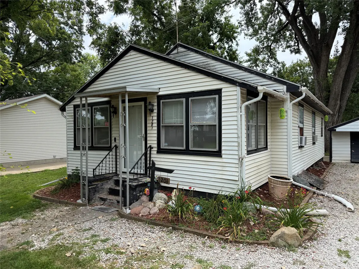 1201 E Kirkwood Avenue, Des Moines, IA 50315 - #1