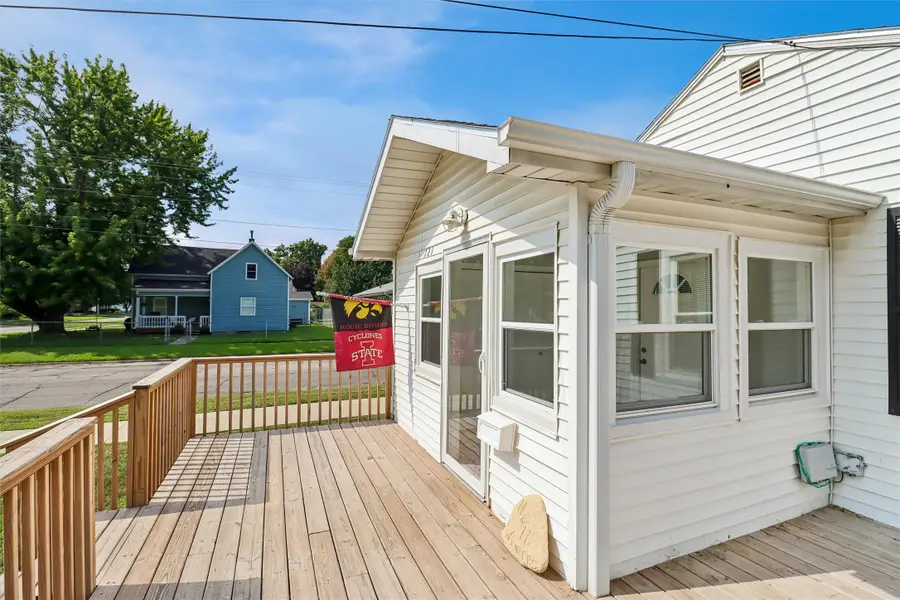 721 W 5th Street S, Newton, IA 50208 - #3