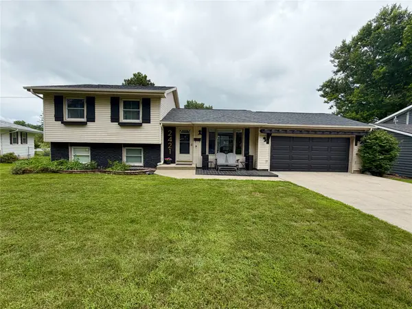 2421 N 2nd Avenue E, Newton, IA 50208