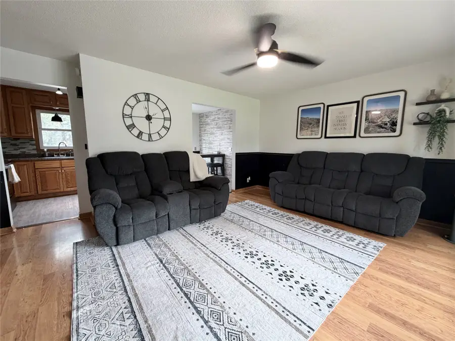 2421 N 2nd Avenue E, Newton, IA 50208 - #3