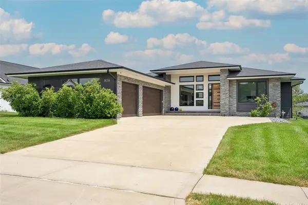 1106 S 100th Street, West Des Moines, IA 50266