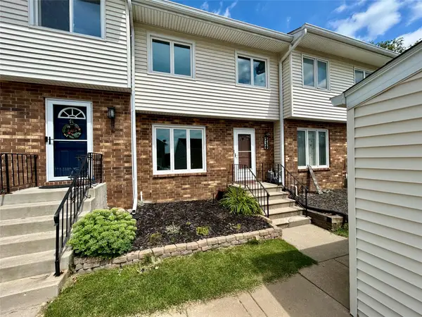 338 Holiday Circle #81, West Des Moines, IA 50265