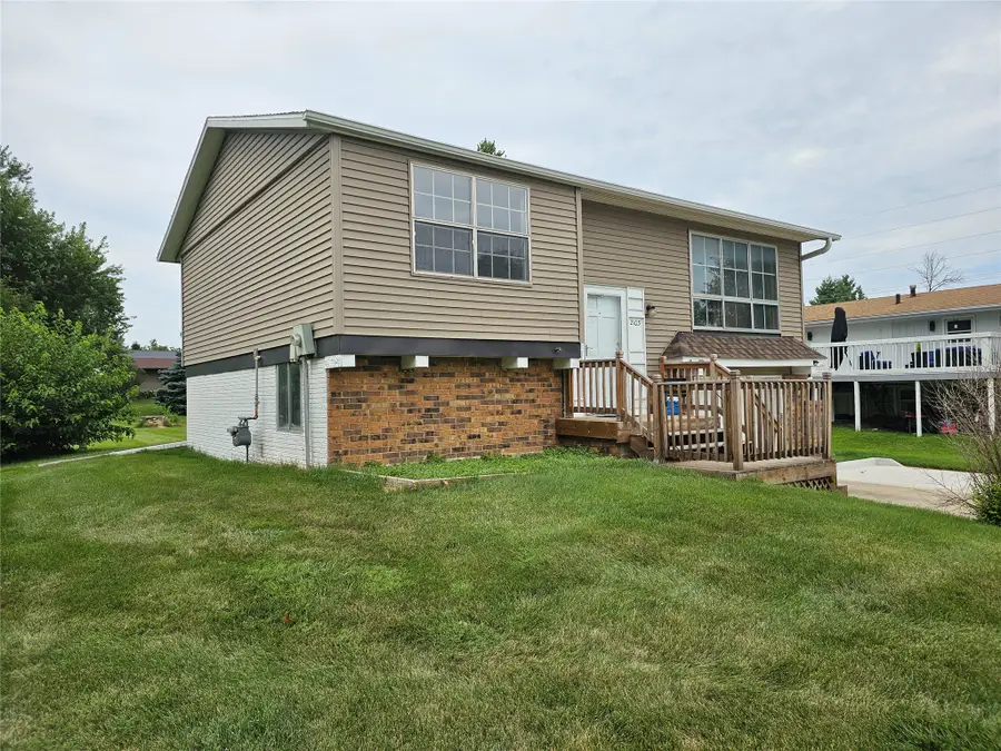 2103 Maple Boulevard, Marshalltown, IA 50158 - #3