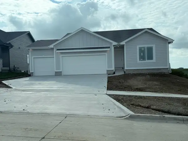 3201 Marigold Circle, Pella, IA 50219