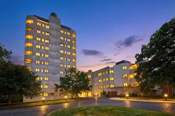 3930 Grand Avenue #404, Des Moines, IA 50312