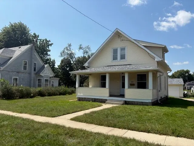 329 E 3rd Street S, Newton, IA 50208 - #1