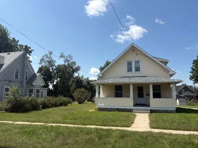 329 E 3rd Street S, Newton, IA 50208 - #2