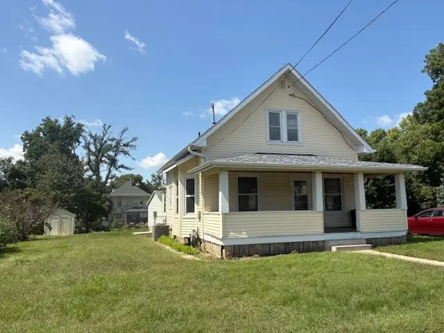 329 E 3rd Street S, Newton, IA 50208 - #3