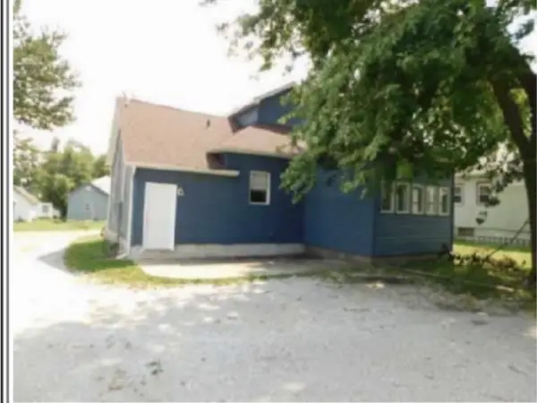 910 S 15th St Street, Centerville, IA 53544