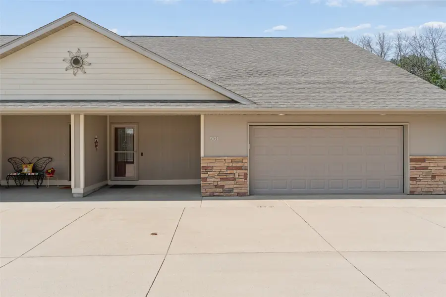 901 3rd Avenue S, Clear Lake, IA 50428 - #3