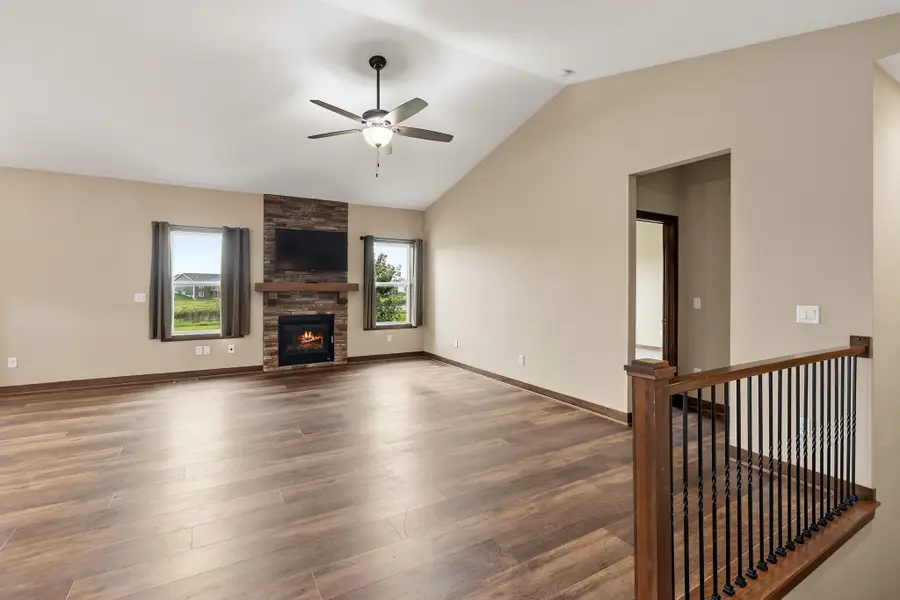 1813 15th Avenue Se, Altoona, IA 50009 - #3