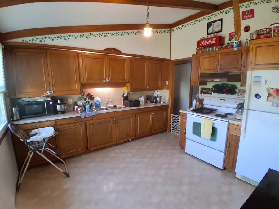 710 10th Avenue, Ackley, IA 50601 - #3