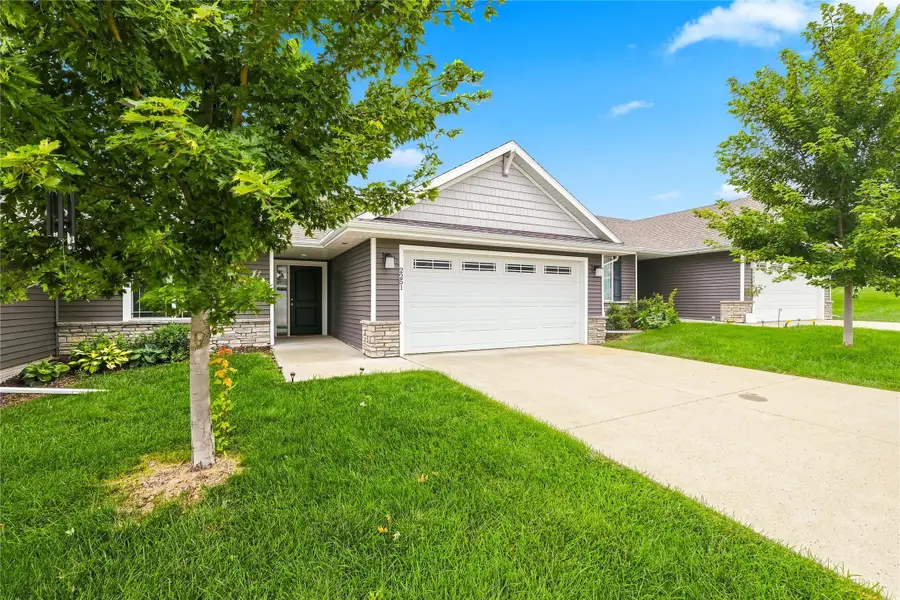 2251 E Redmond Avenue, Des Moines, IA 50320 - #2