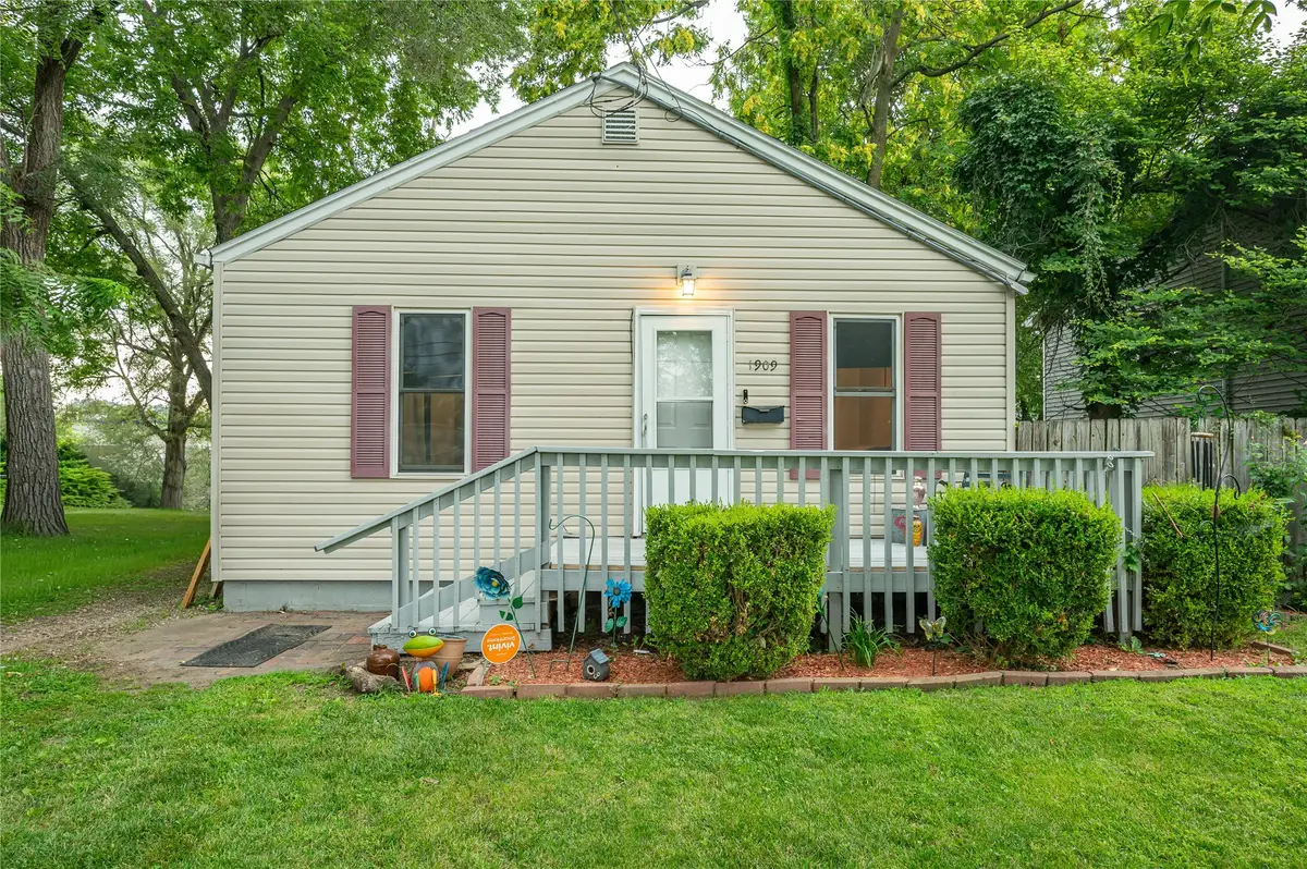 1909 E 25th Street, Des Moines, IA 50317 - #1