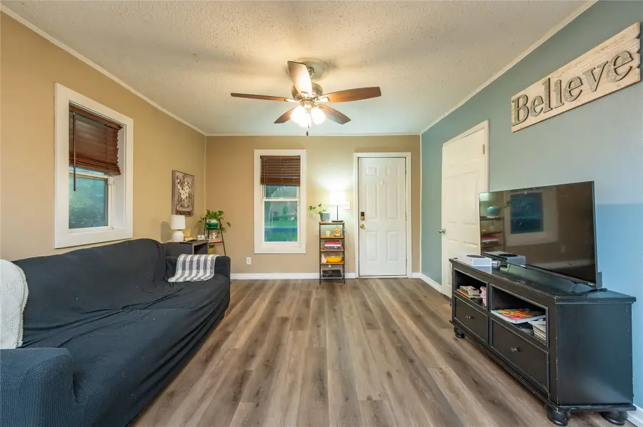 1909 E 25th Street, Des Moines, IA 50317 - #2