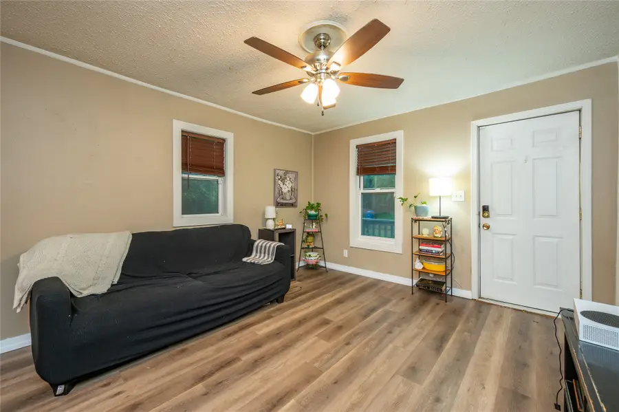 1909 E 25th Street, Des Moines, IA 50317 - #3