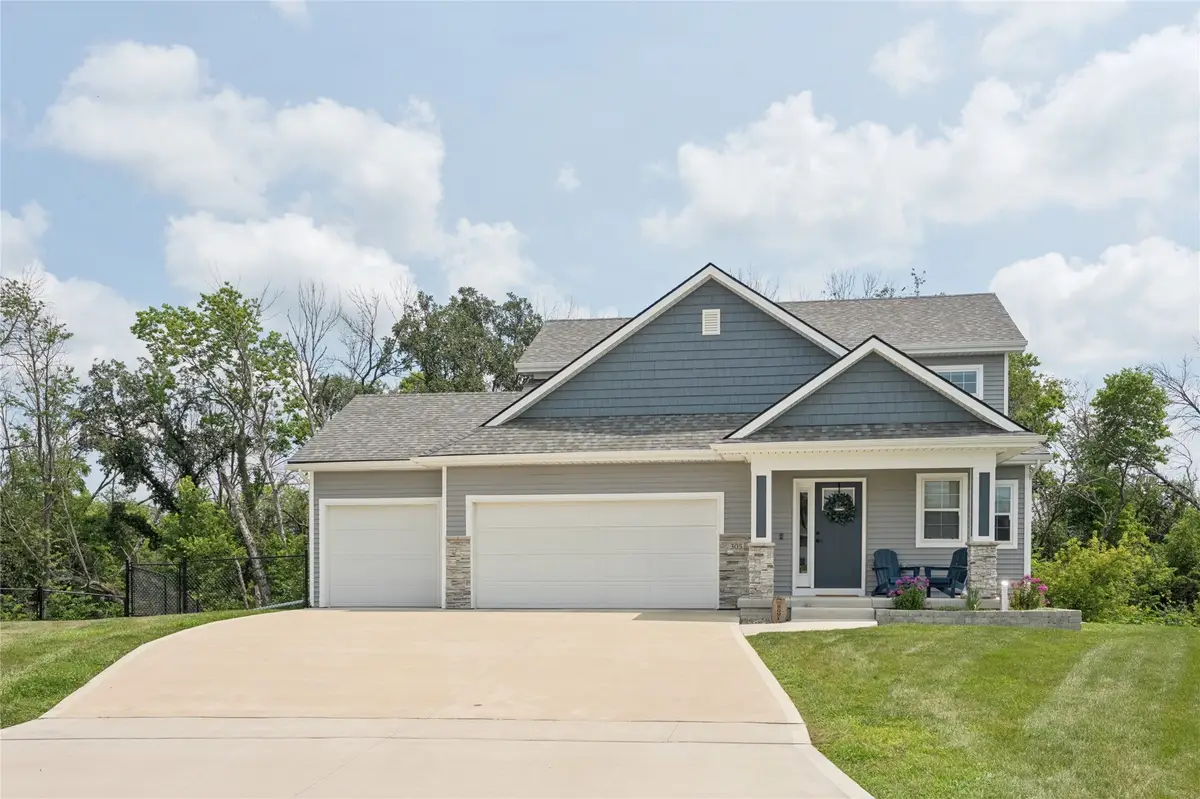 305 Magnolia Point, Winterset, IA 50273 - #1