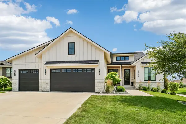 17564 Aurora Drive, Clive, IA 50325