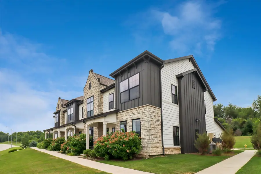 6460 Galleria Drive #1104, West Des Moines, IA 50266 - #2