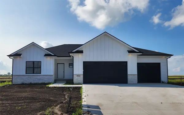 2912 NW Fairfield Court, Ankeny, IA 50023