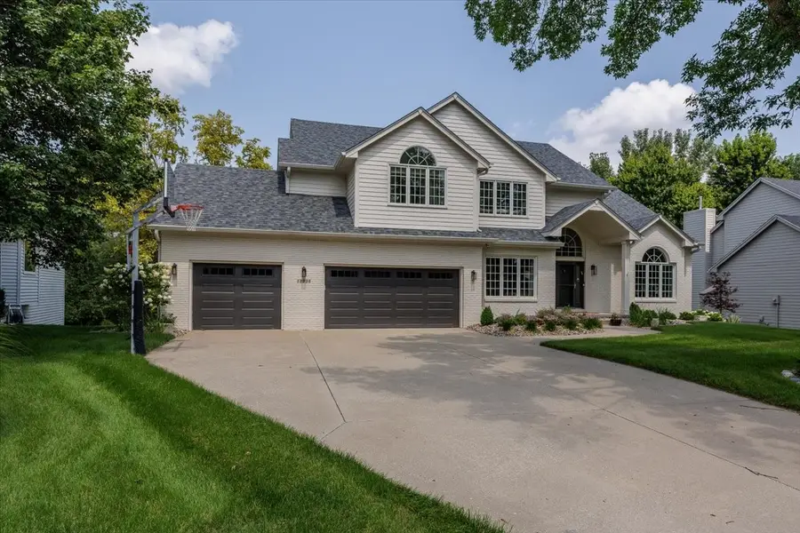 15035 Woodcrest Drive, Clive, IA 50325 - #2