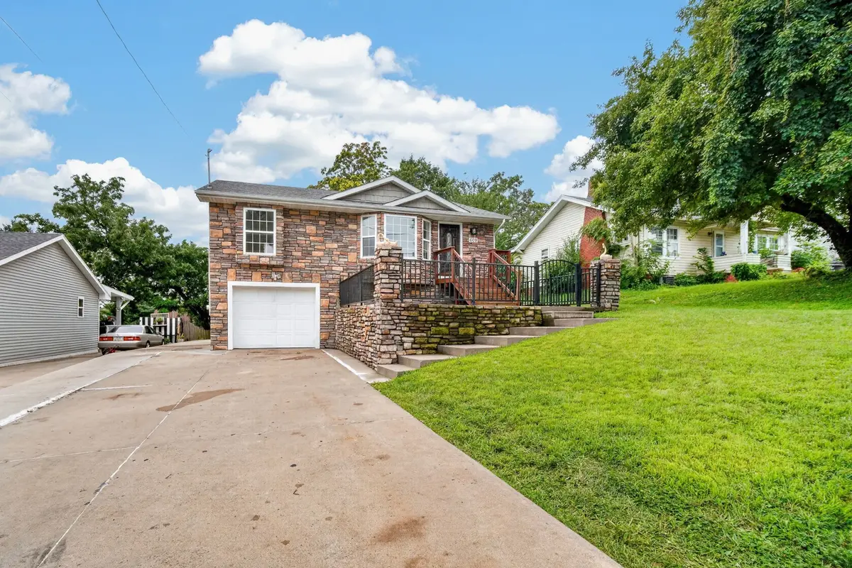 608 Kenyon Avenue, Des Moines, IA 50315 - #1
