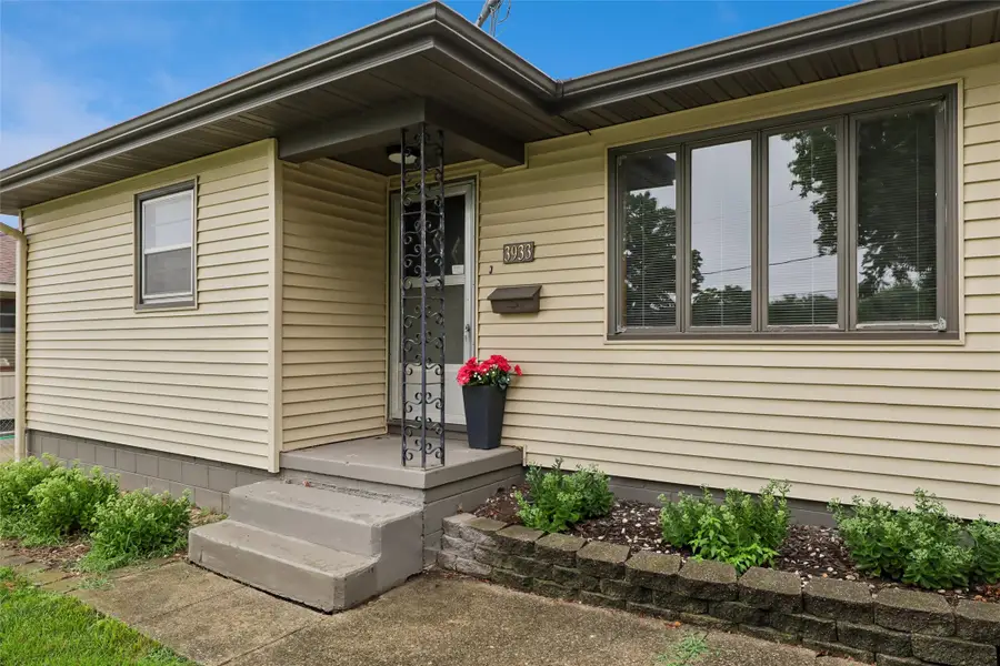 3933 49th Street, Des Moines, IA 50310 - #2