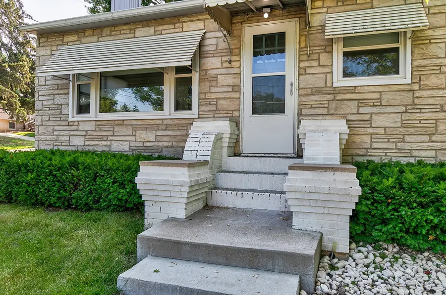 4901 SW 12th Street, Des Moines, IA 50315 - #2