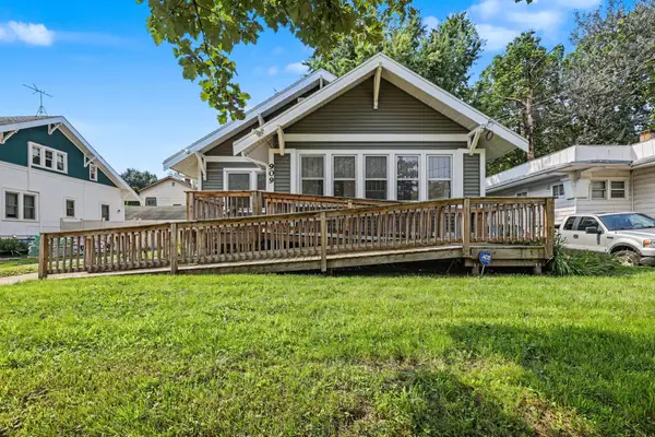 909 Arthur Avenue, Des Moines, IA 50316