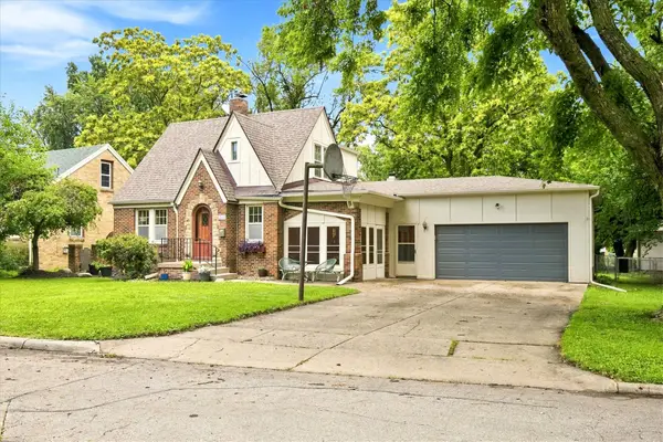 2413 Raymond Drive, Des Moines, IA 50310