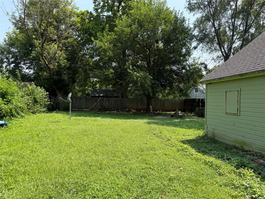 3909 SW 13th Street, Des Moines, IA 50315 - #2