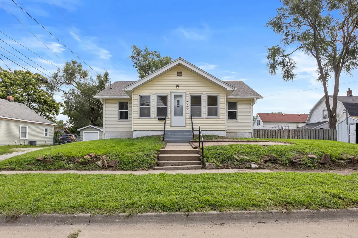 309 E 25th Street, Des Moines, IA 50317 - #1