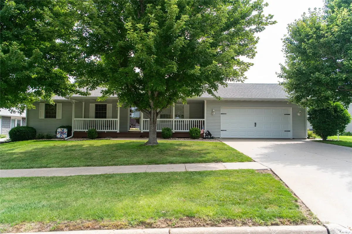 1106 E 7th Street, Pella, IA 50219 - #1