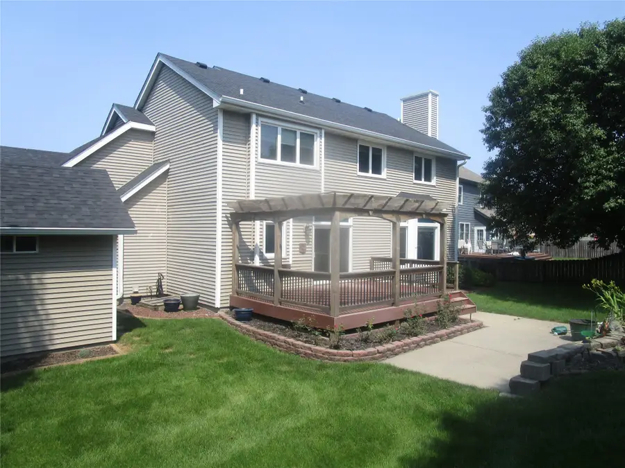13328 Rocklyn Drive, Urbandale, IA 50323 - #2