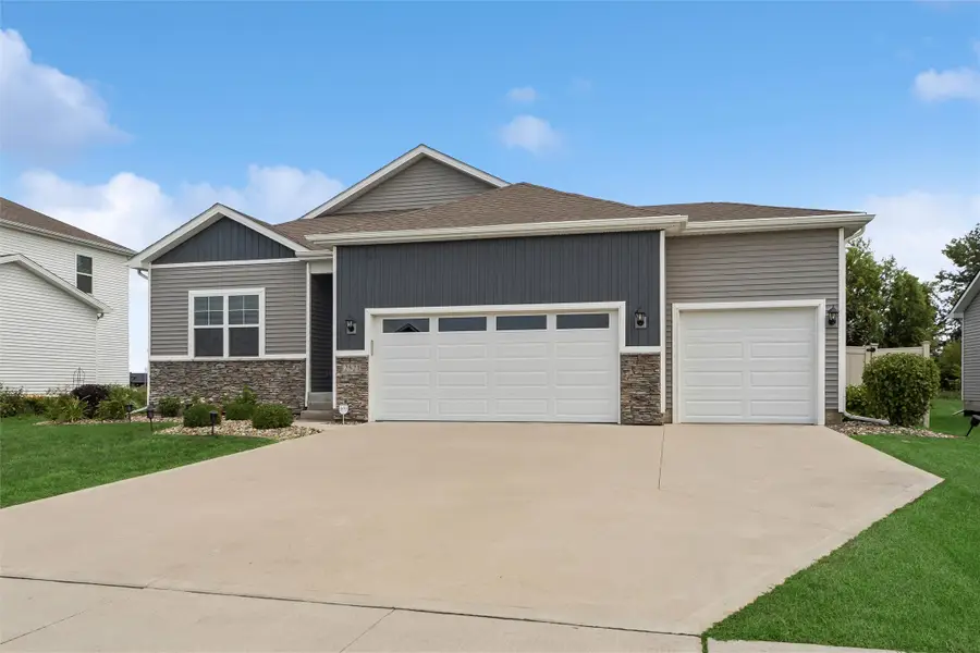 2521 NW Woodbury Drive, Ankeny, IA 50023 - #2