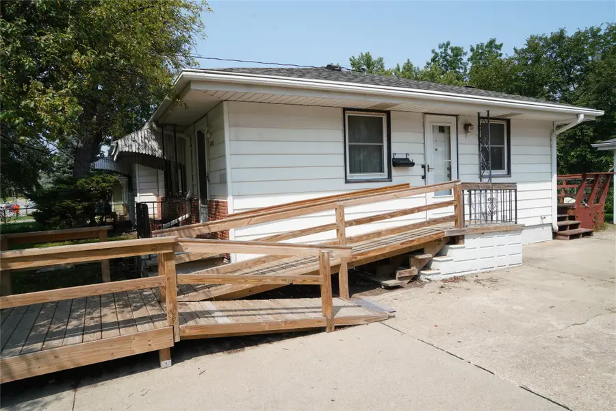 3411 E 29th Street, Des Moines, IA 50317 - #3