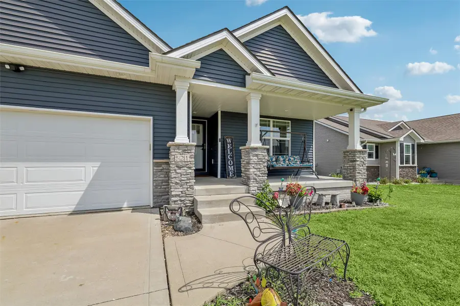 521 Shiloh Rose Parkway Nw, Bondurant, IA 50035 - #2