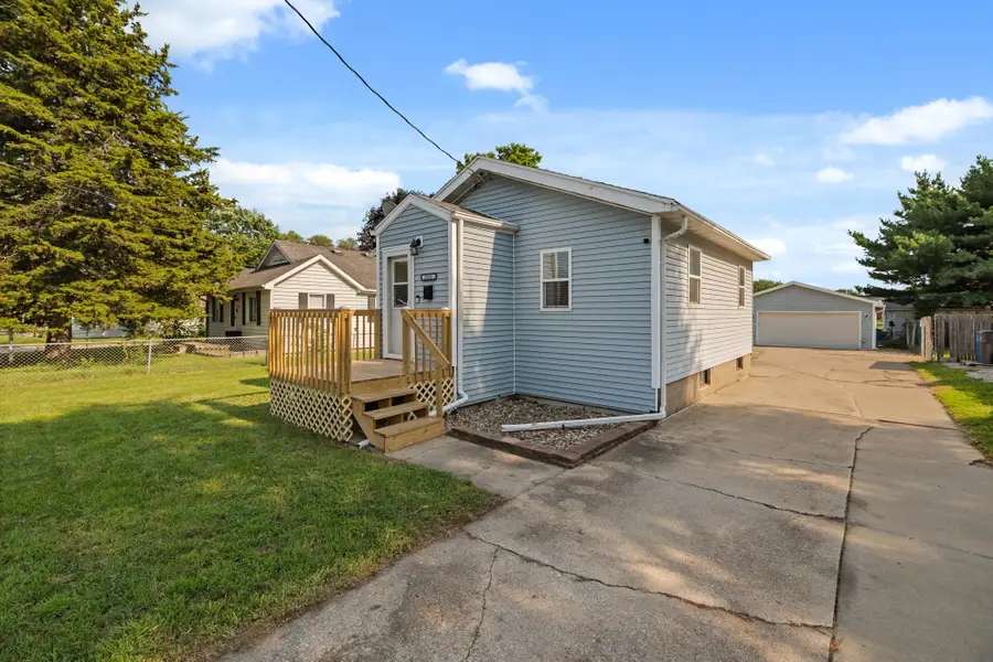 2521 Garfield Avenue, Des Moines, IA 50317 - #2