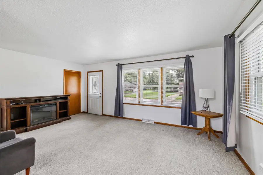 3918 E Douglas Avenue, Des Moines, IA 50317 - #3