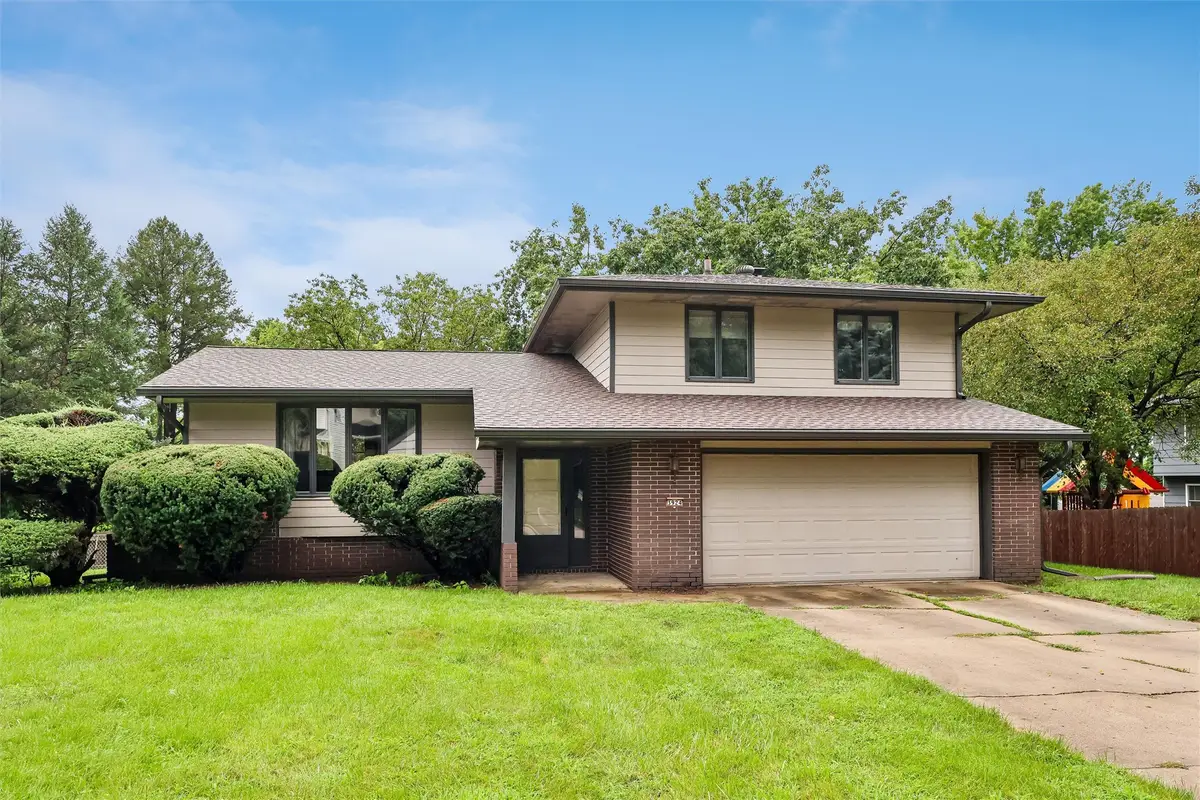 3924 Dakota Drive, West Des Moines, IA 50265 - #1