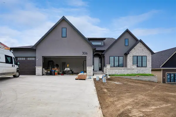 306 Emmett Court, Norwalk, IA 50211