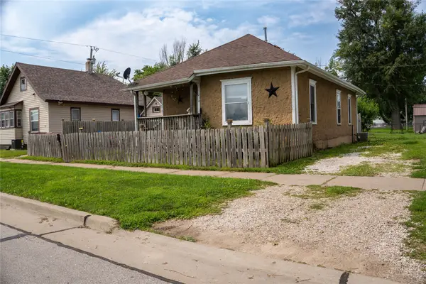 210 N 7th Avenue, Marshalltown, IA 50158