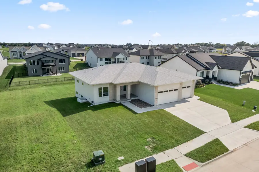 17212 Springbrook Trail, Urbandale, IA 50263 - #2