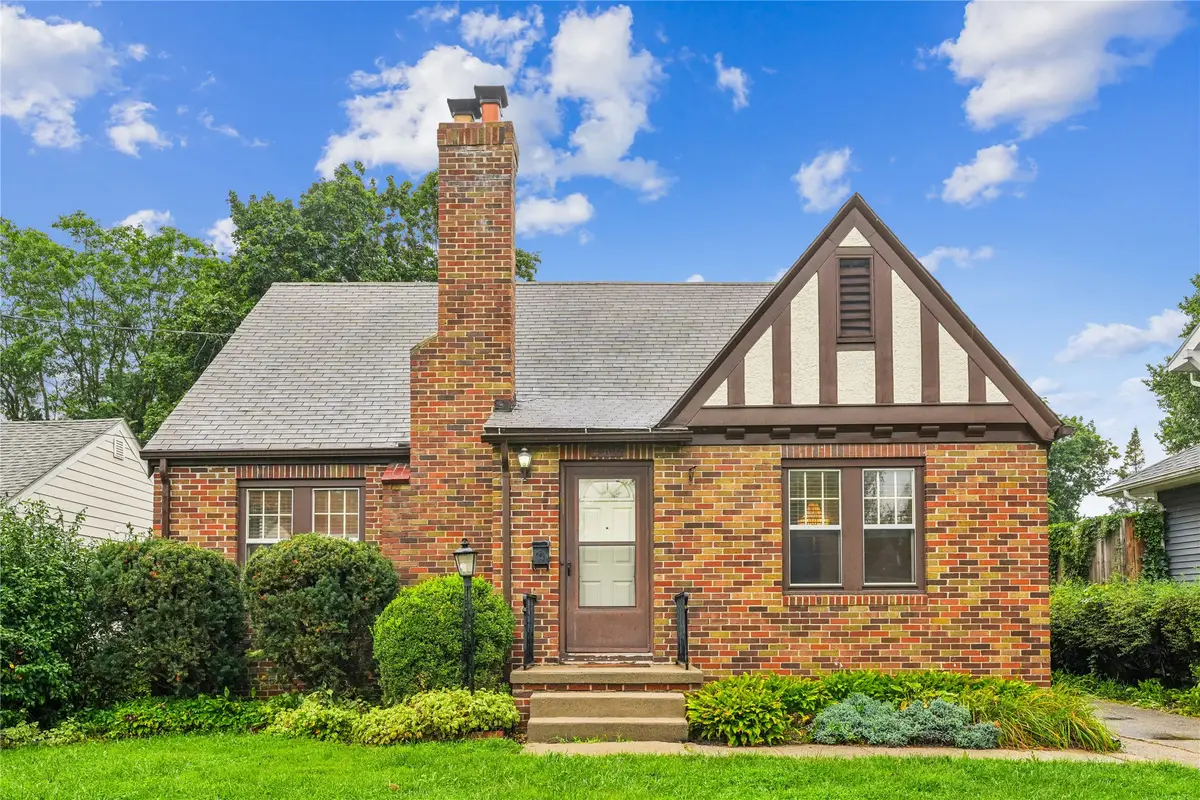 2500 Kenway Drive, Des Moines, IA 50310 - #1