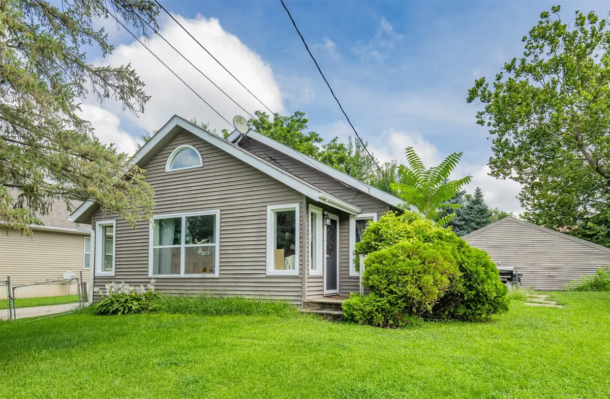 2709 E 37th Court, Des Moines, IA 50317 - #1