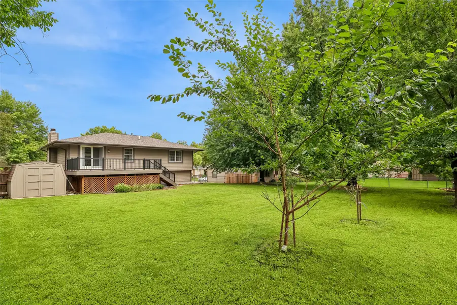 8212 Parkview Drive, Urbandale, IA 50322 - #2