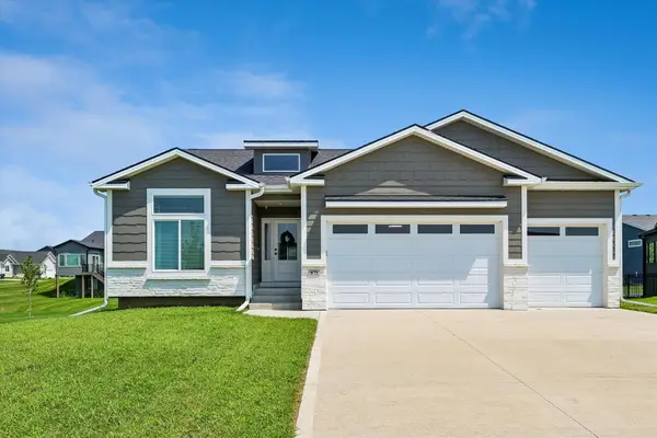 875 NW Frescott Circle, Waukee, IA 50263
